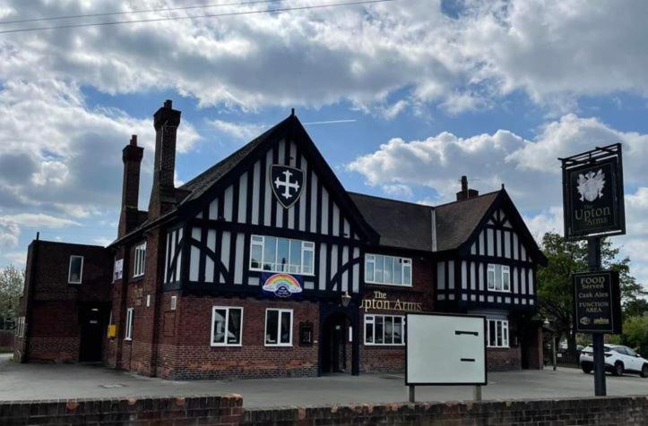 Upton Arms Hotel Pontefract Esterno foto