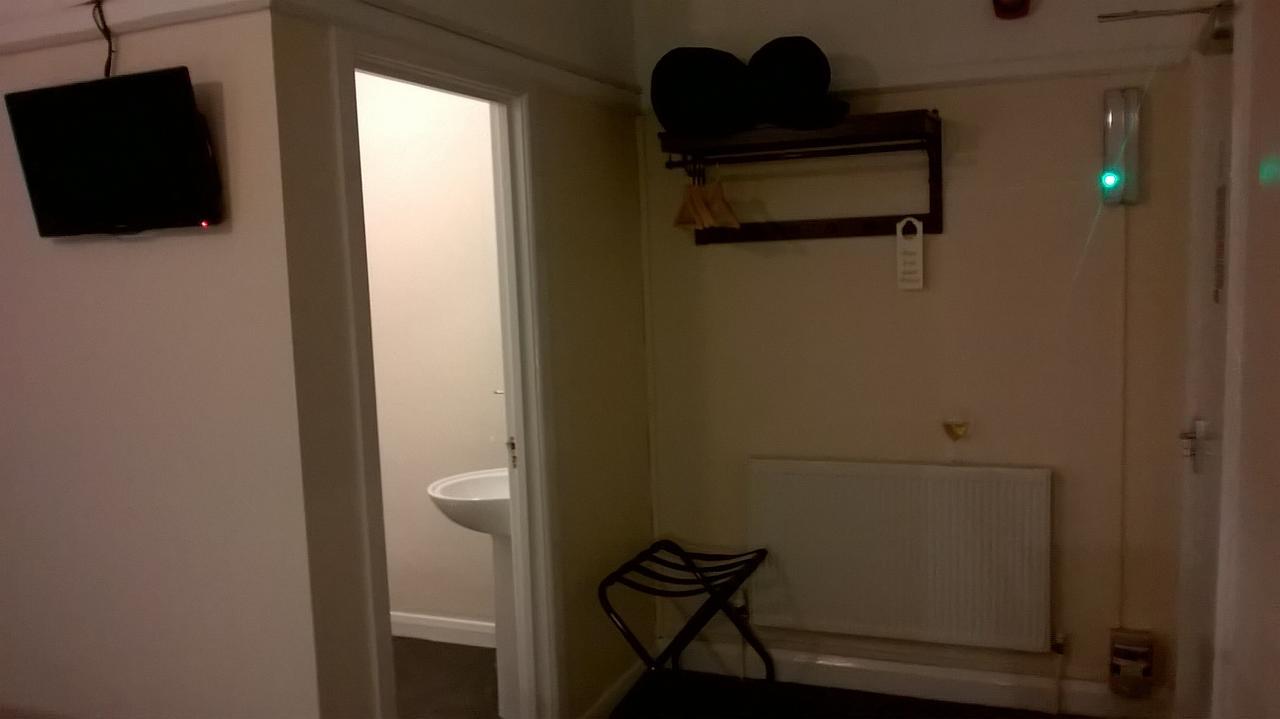 Upton Arms Hotel Pontefract Esterno foto